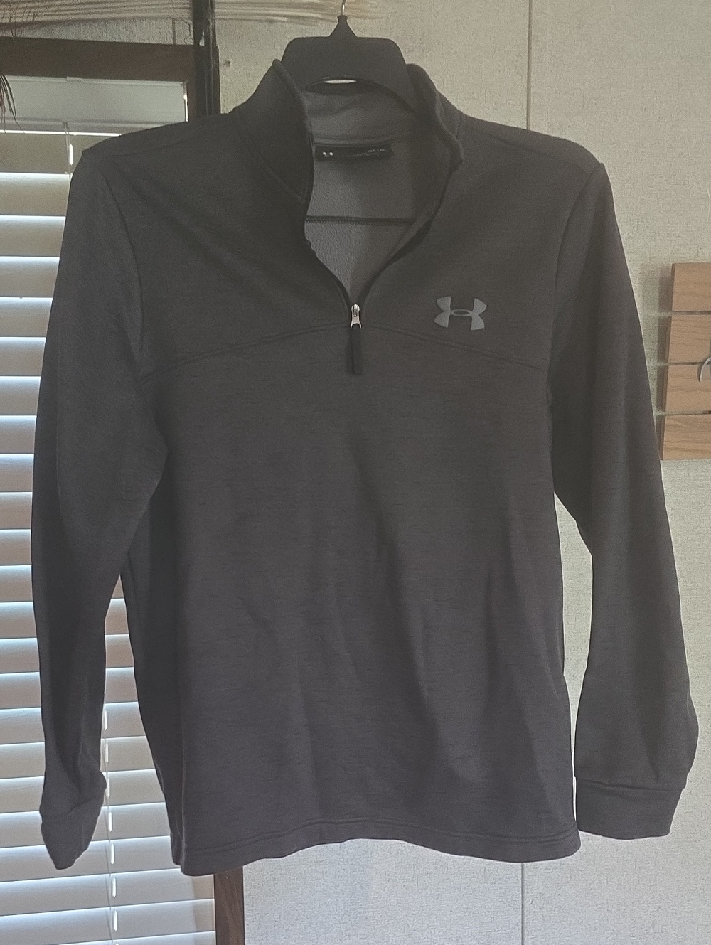 Under Armour Men’s Black 1/4 Zip Pullover with Tone Logo